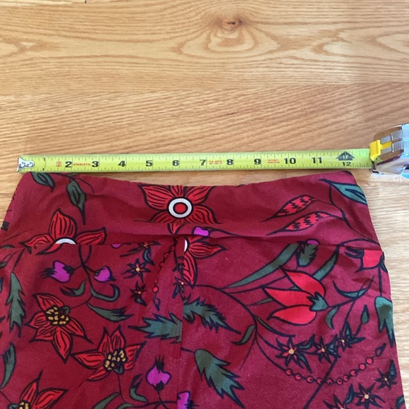 Lularoe one size red with flowers - Picture 2 of 6